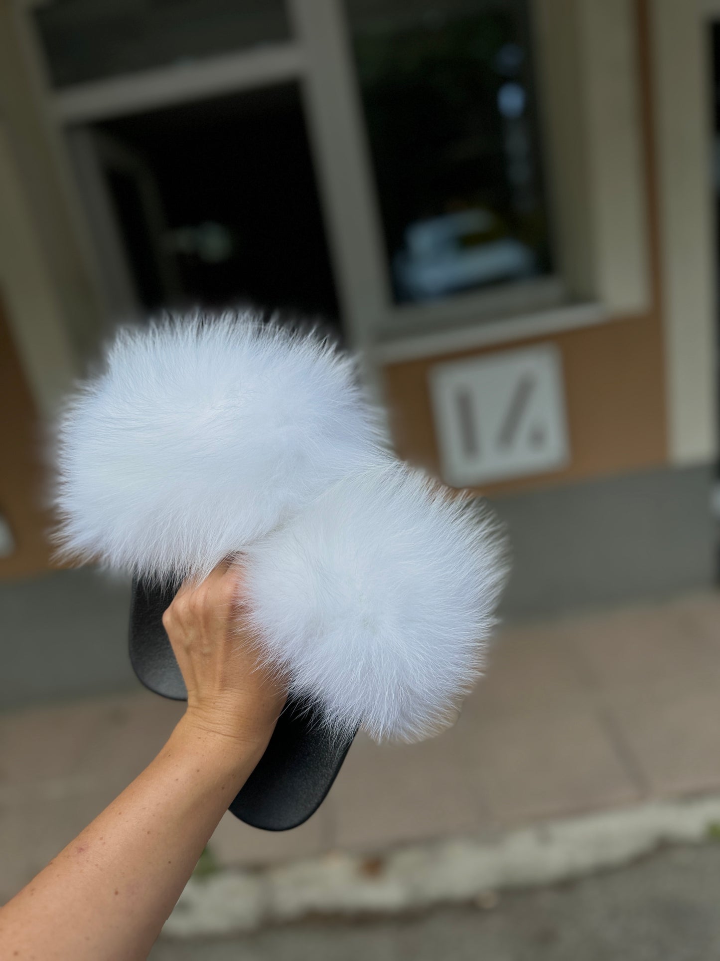 Krzneni natikači Fluffies (več barv-lisičji)