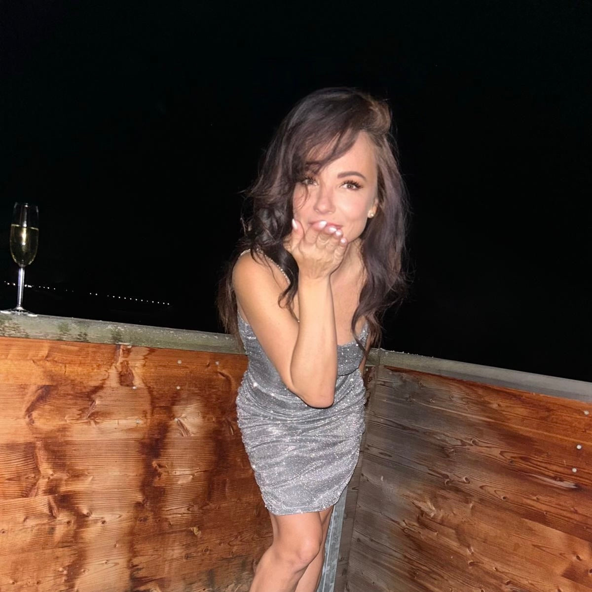 Svetleča obleka Sally