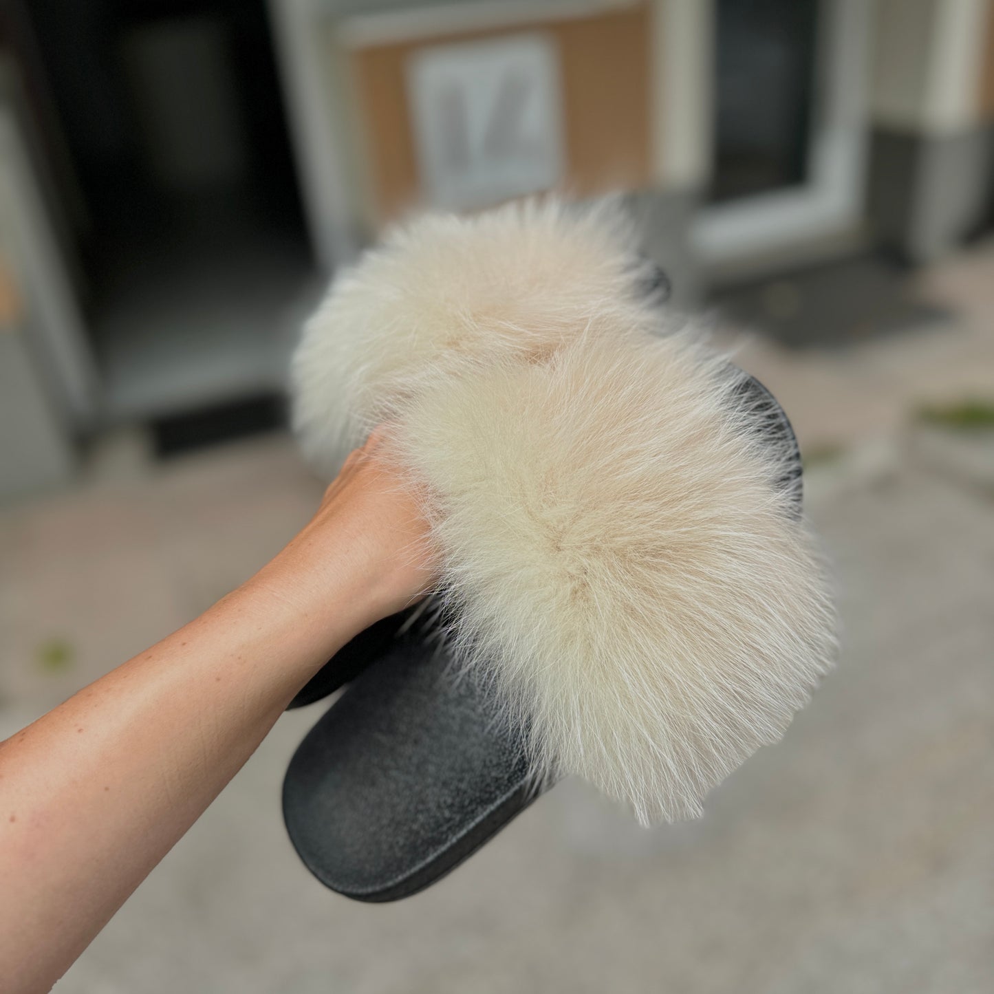 Krzneni natikači Fluffies (več barv-lisičji)